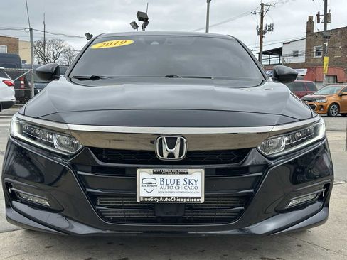 Used 2019 Honda Accord Sport image 2