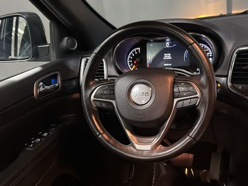 Used 2019 Jeep Grand Cherokee Laredo AWD/4WD image 27