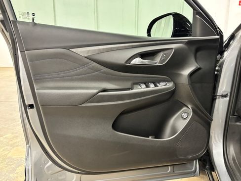 Used 2025 Buick Envista Sport Touring w/ Convenience I Package FWD image 18