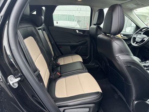 Used 2022 Ford Escape Titanium w/ Titanium Elite Package AWD/4WD image 12
