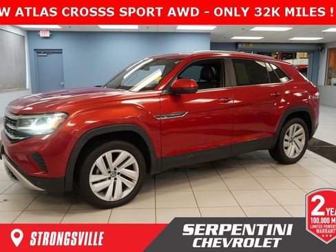 Used 2021 Volkswagen Atlas Cross Sport SE w/ Panoramic Sunroof Package image 1