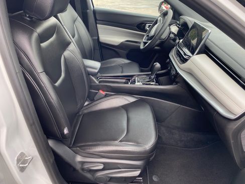 Used 2025 Jeep Compass Limited AWD/4WD image 27