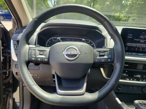 Used 2025 Nissan Rogue SV FWD image 22