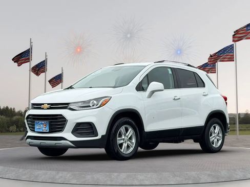 Used 2018 Chevrolet Trax LT w/ LT Convenience Package AWD/4WD image 3