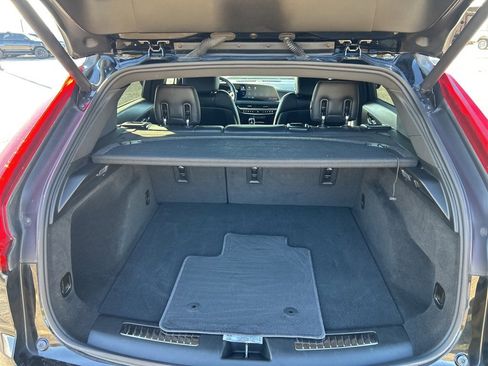 Used 2025 Cadillac XT4 Premium Luxury image 25