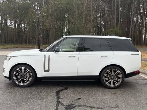 Certified 2023 Land Rover Range Rover SE image 2