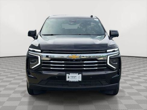 Used 2025 Chevrolet Suburban LT AWD/4WD image 2