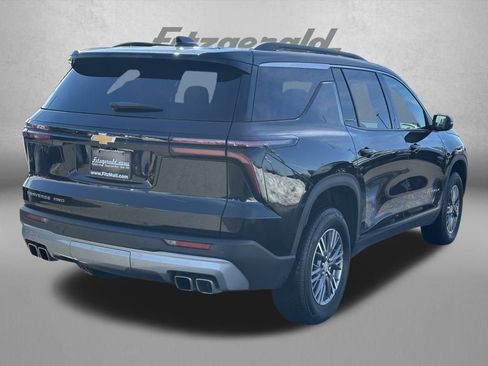 Used 2025 Chevrolet Traverse LT image 5