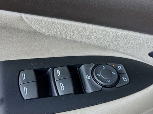 Used 2018 Buick LaCrosse Essence FWD image 15