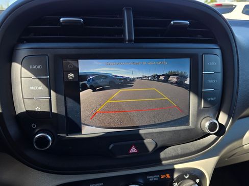 Certified 2025 Kia Soul LX w/ LX Technology Package image 28