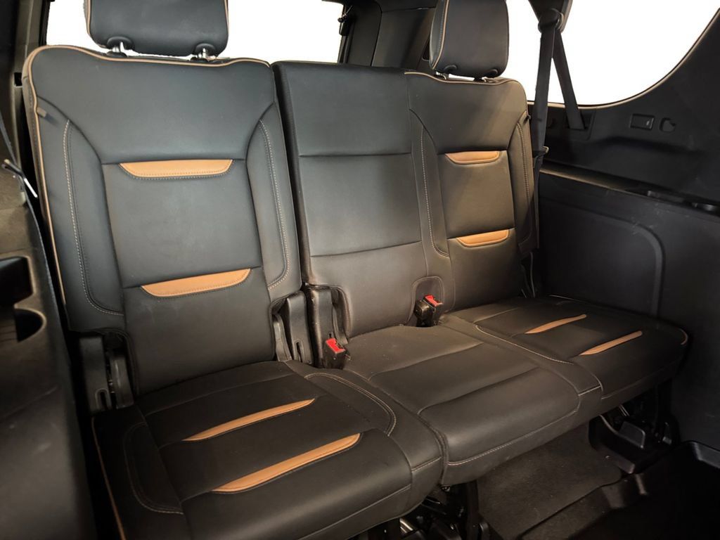 Used 2024 GMC Yukon XL AT4 w/ AT4 Premium Package AWD/4WD image 18