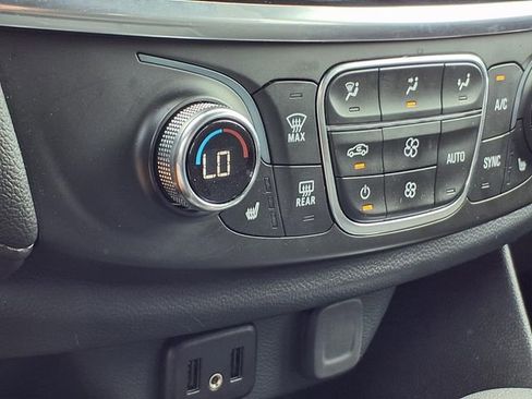 Certified 2023 Chevrolet Traverse LT FWD image 5