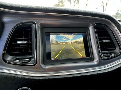 Used 2018 Dodge Challenger SXT image 33