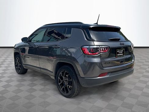 Used 2023 Jeep Compass Latitude w/ Sun and Sound Group AWD/4WD image 5