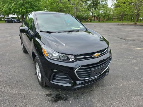 Used 2022 Chevrolet Trax LS w/ Tint and Cruise Package AWD/4WD image 8