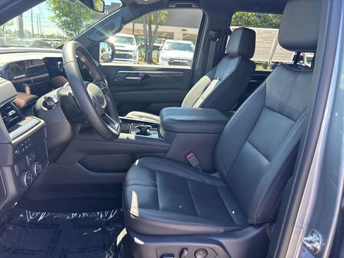 Used 2026 Chevrolet Suburban RST RWD image 9