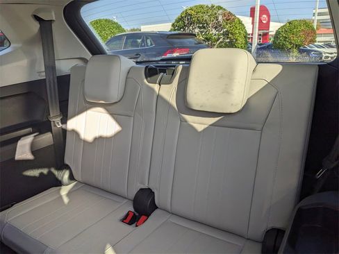 Certified 2023 Volkswagen Tiguan SE image 16