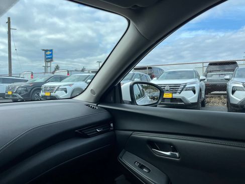 Used 2025 Nissan Sentra SV FWD image 34
