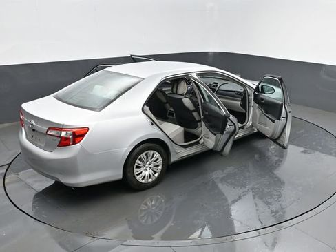Used 2012 Toyota Camry LE image 23