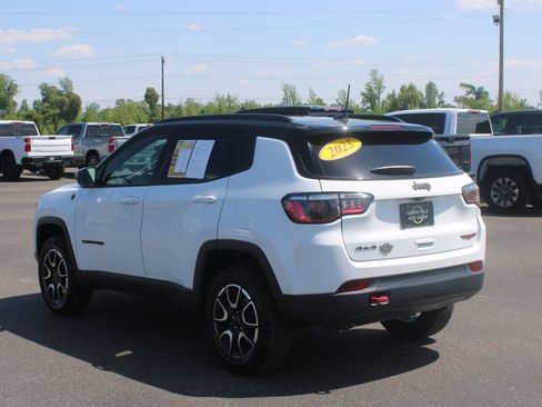 Used 2025 Jeep Compass Trailhawk AWD/4WD image 7