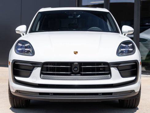 Certified 2026 Porsche Macan AWD/4WD image 8
