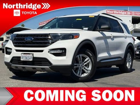 Used 2021 Ford Explorer XLT w/ Equipment Group 202A RWD image 2