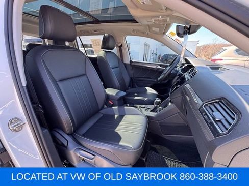 Used 2022 Volkswagen Tiguan SE w/ Panoramic Sunroof Package image 24