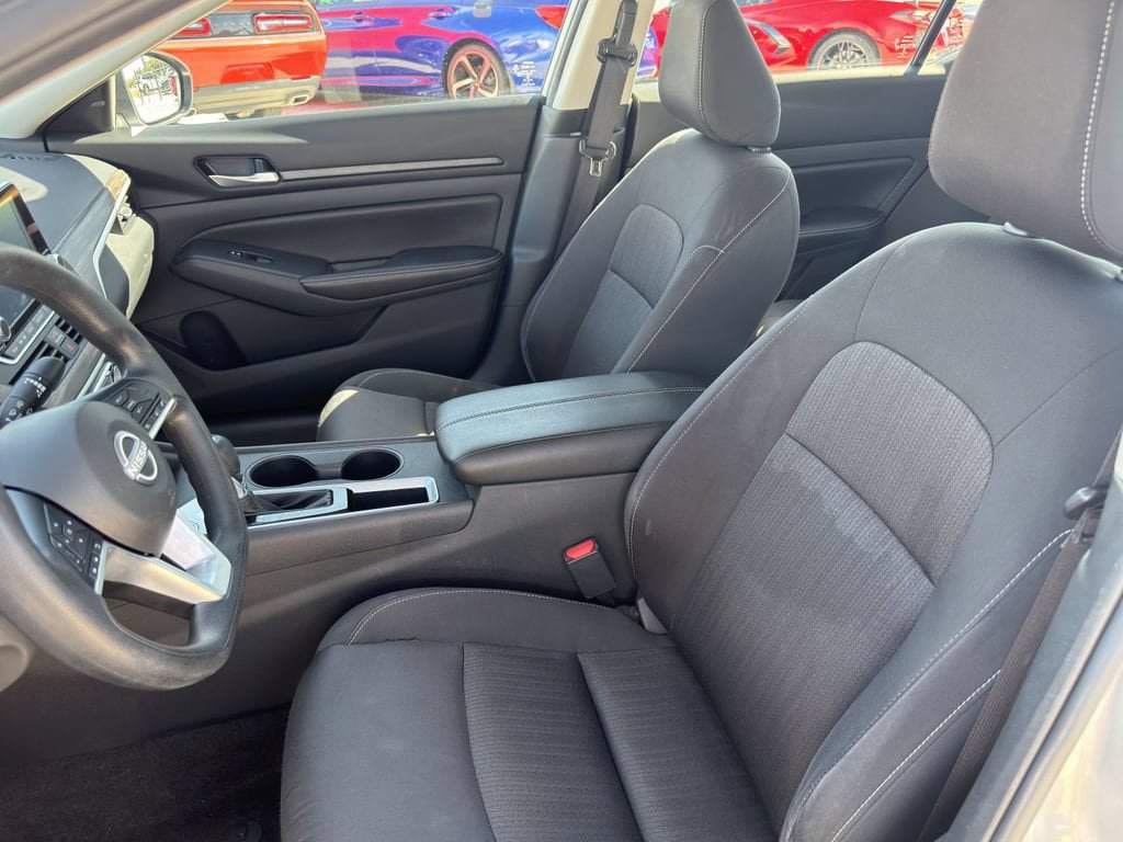 Used 2025 Nissan Altima 2.5 SV FWD image 21