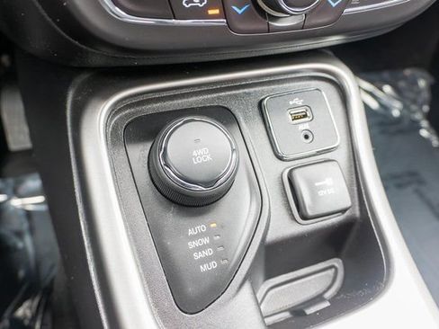 Used 2019 Jeep Compass Latitude AWD/4WD image 26