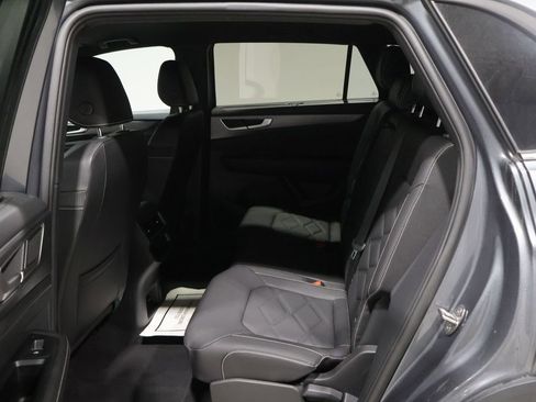 Used 2025 Volkswagen Atlas Cross Sport SE FWD image 16