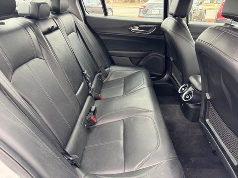 Used 2017 Alfa Romeo Giulia Sprint w/ Cold Weather Package image 9