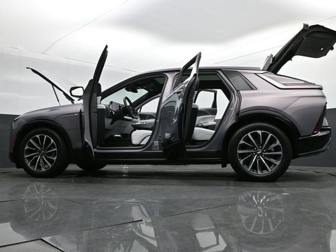 Used 2024 Cadillac Lyriq Sport AWD/4WD image 35