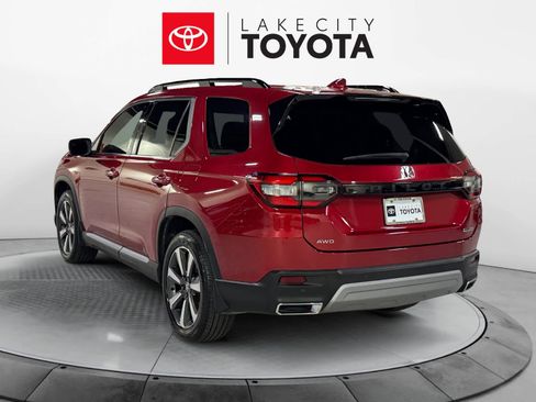 Used 2024 Honda Pilot Touring image 4