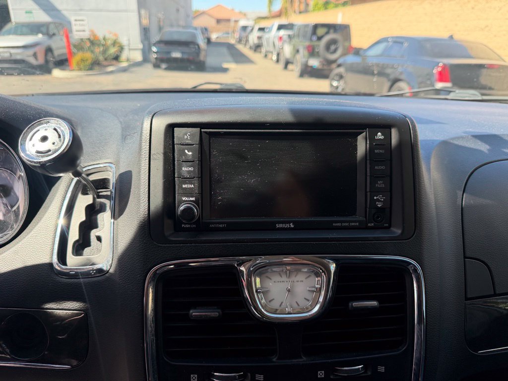 Used 2016 Chrysler Town & Country Touring FWD image 23