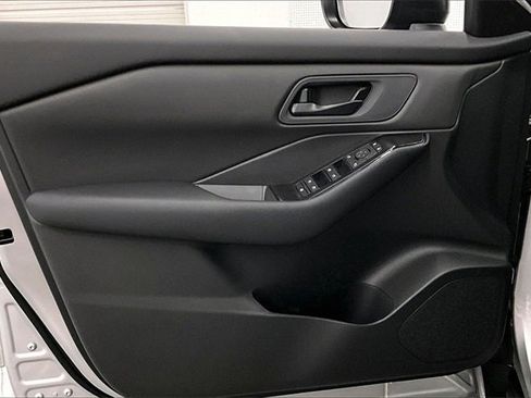 New 2025 Nissan Rogue S image 28