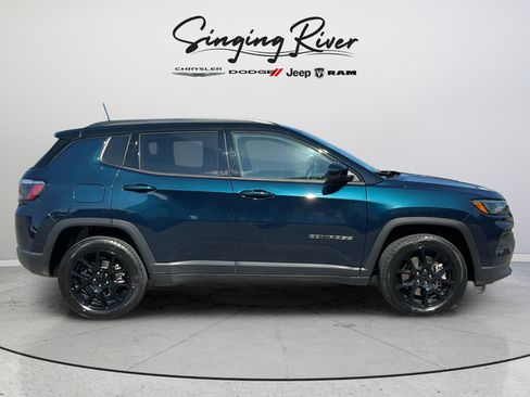 Used 2024 Jeep Compass Latitude w/ Altitude Special Edition AWD/4WD image 8