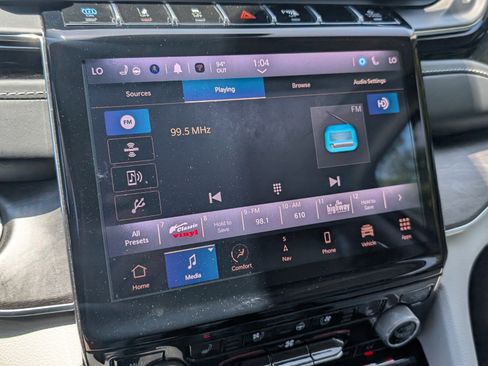 Used 2022 Jeep Grand Cherokee Overland AWD/4WD image 26