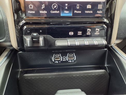 Used 2024 RAM 2500 Laramie AWD/4WD image 9
