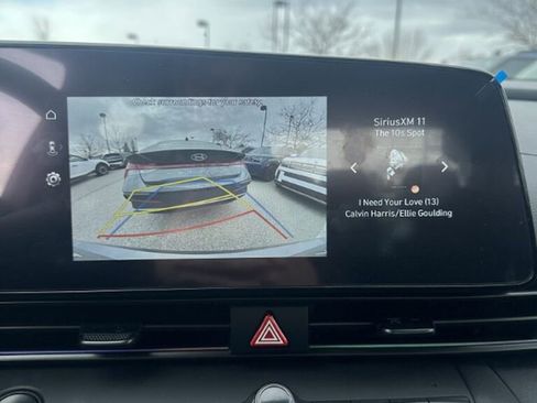 Used 2025 Hyundai Elantra SEL image 12