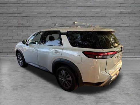 Certified 2023 Nissan Pathfinder SL w/ Lighting Package (N92) FWD image 6