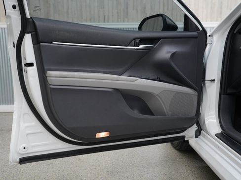 Used 2019 Toyota Camry LE image 28