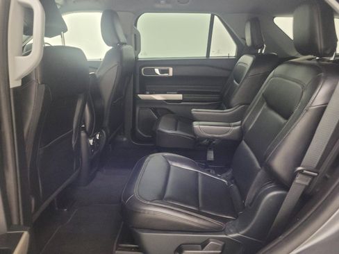 Used 2021 Ford Explorer XLT w/ Equipment Group 202A AWD/4WD image 18