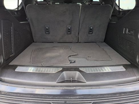 Used 2023 Chevrolet Suburban Premier AWD/4WD image 23