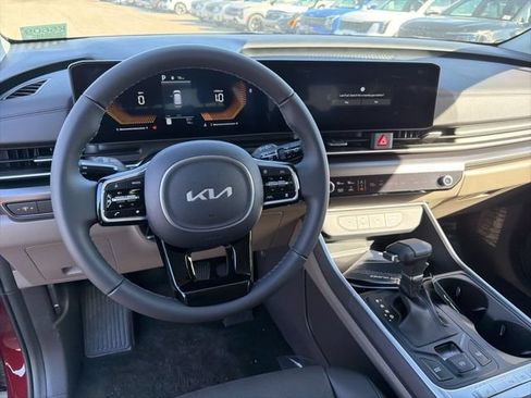 New 2026 Kia Carnival FWD image 16
