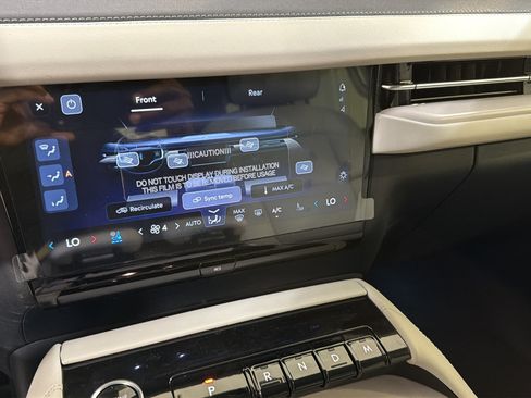 New 2026 Lincoln Navigator Premiere AWD/4WD image 18