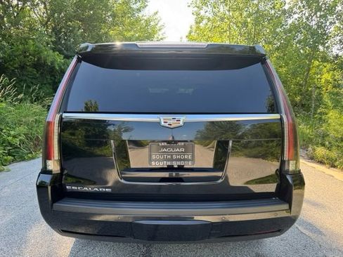 Used 2017 Cadillac Escalade Luxury AWD/4WD image 6