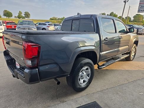 Used 2022 Toyota Tacoma SR image 12