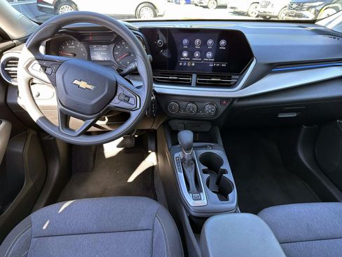 Used 2024 Chevrolet Trax LS w/ LS Convenience Package FWD image 13