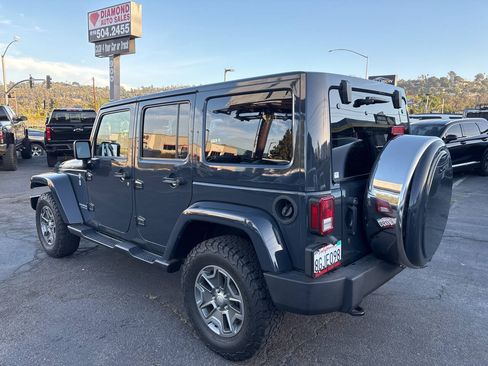 Used 2017 Jeep Wrangler Unlimited Rubicon w/ Connectivity Group AWD/4WD image 9
