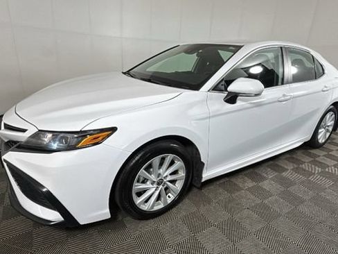 Used 2024 Toyota Camry SE FWD image 6